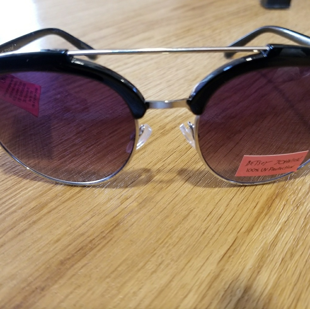 Betsy Johnson shades new - Picture 2 of 4